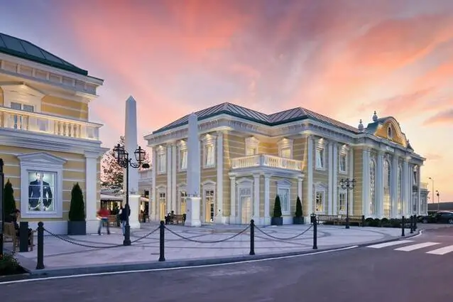 шофер_дизайнер_аутлет_Парндорф_аэропорт_Вена